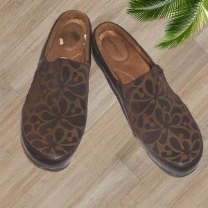 HUSH PUPPIES BROWN PRINT SHOES